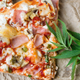 Illustration for article titled Dispensary combines weed delivery with free pizza for Super Bowlem/em